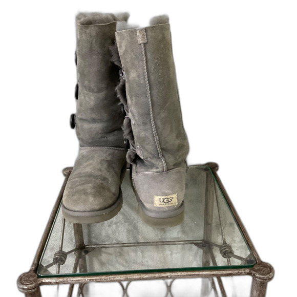 UGG Australia 1873 Bailey Button Triplet Suede Boots Sz 7 Gray - Picture 2 of 14
